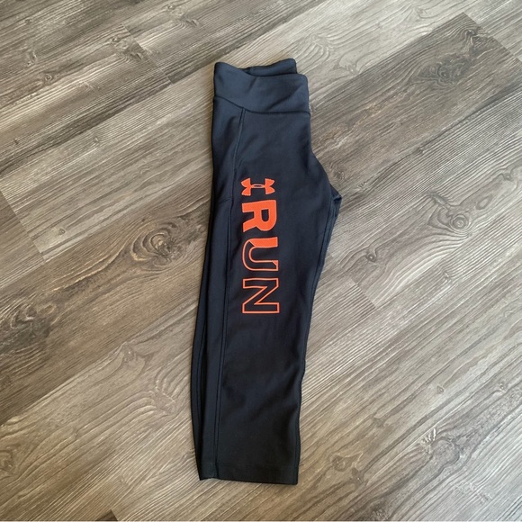 Under Armour Compression HeatGear Cropped Leggings - Picture 8 of 9